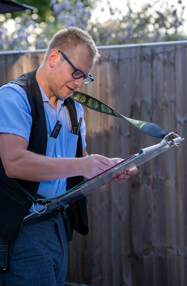 David Groves caricature artist in action Caricaturist standing and drawing