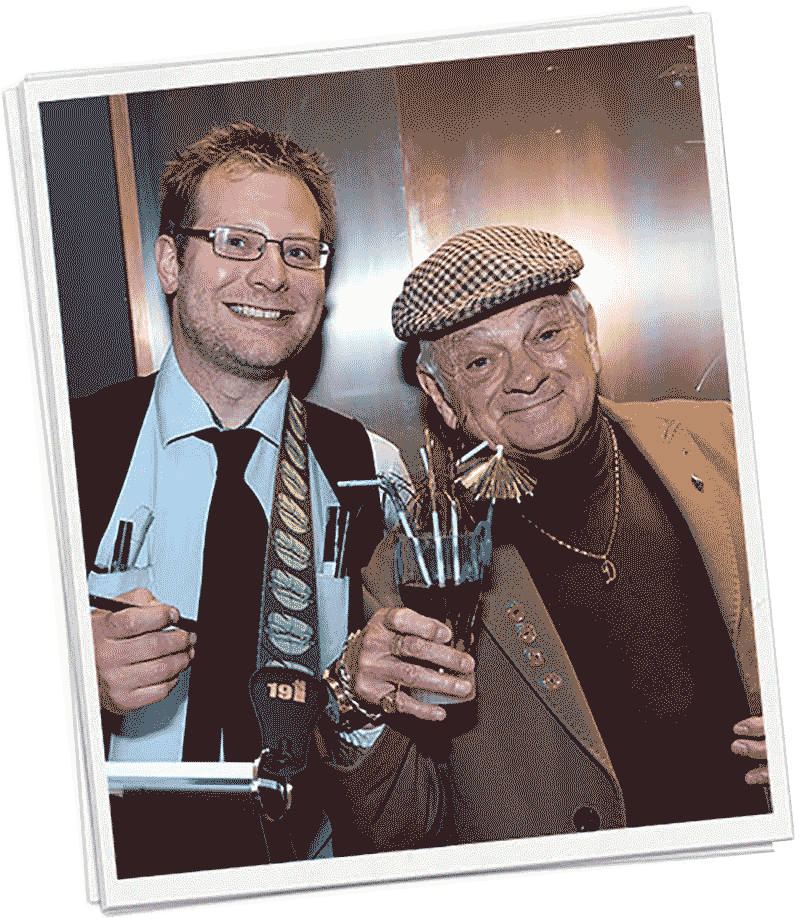Del boy lookalike and caricaturist together